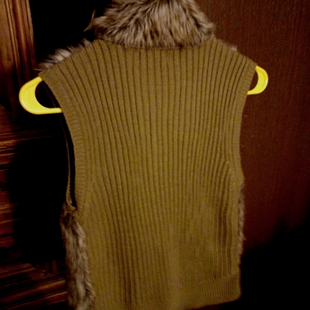 Arizona/Medium/Furnished several shades of brown, back is light brown